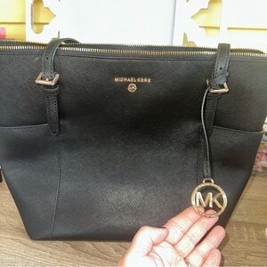 Michael Kors Marilyn Medium Saffiano Leather Tote Bag (Black)